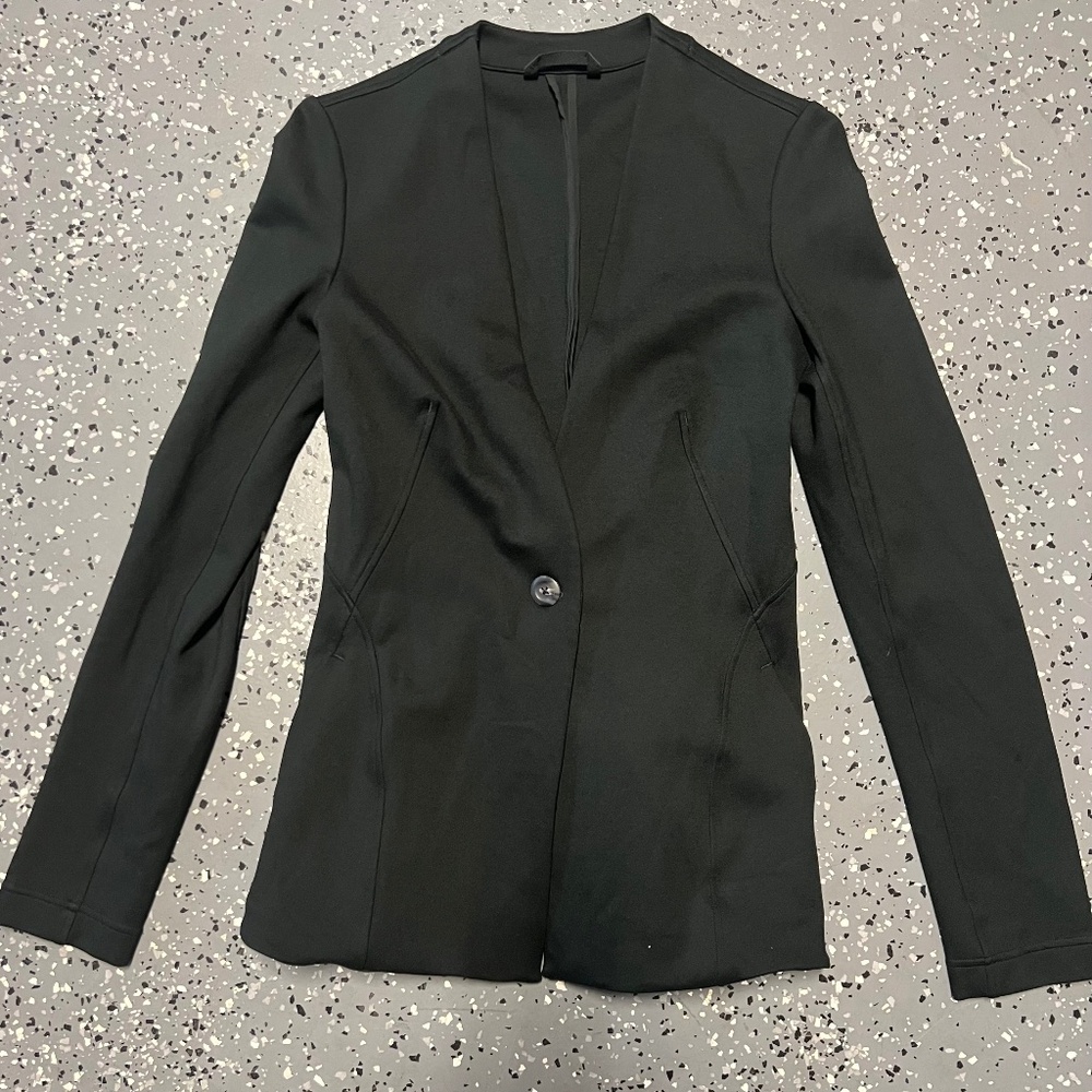 Lululemon Ladies Stretch Knit Blazer XS – Excellent Condition